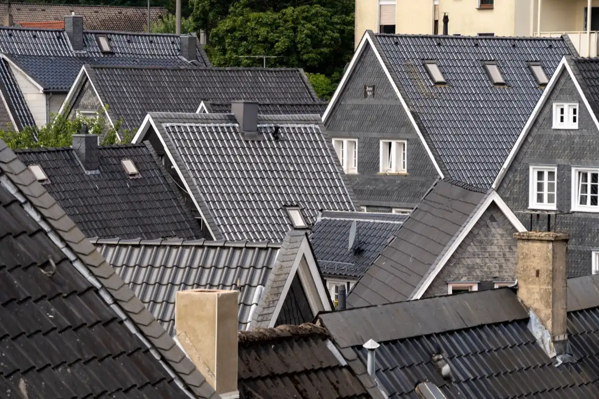 Steep roof eaves and gutter lines on houses in Torrance, CA